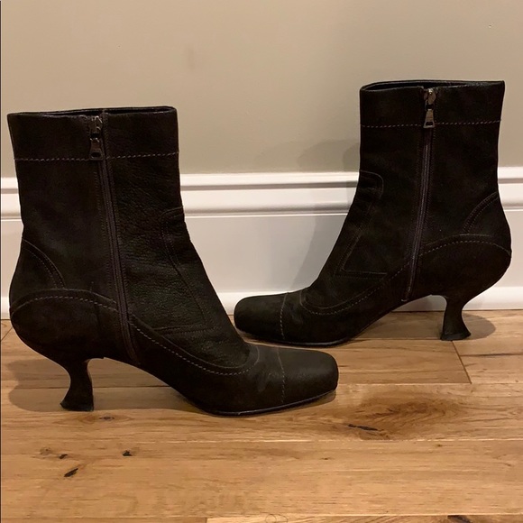 Prada brown suede low heel seamed booties 38.5 - Picture 4 of 10